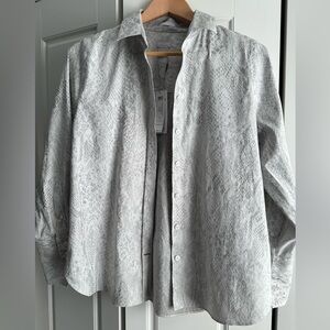 NWT Chico's Womens No-Iron Python Classic Shirt Size 0/US size 4